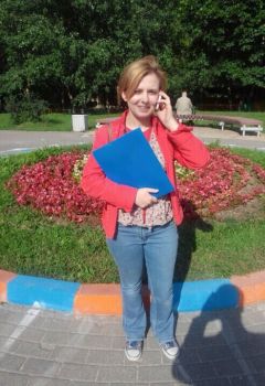 Ольга Горелик на выходе из избиркома